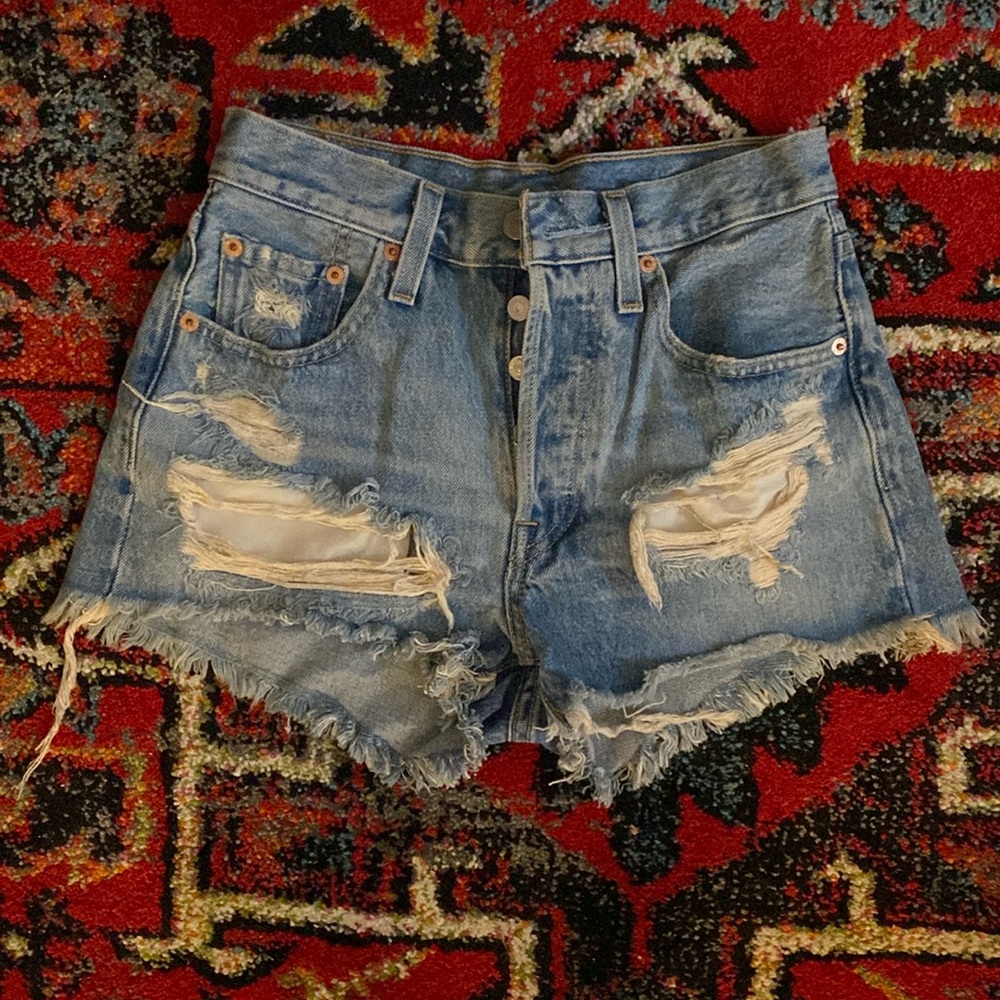 Distressed Levi 501 Jean Shorts